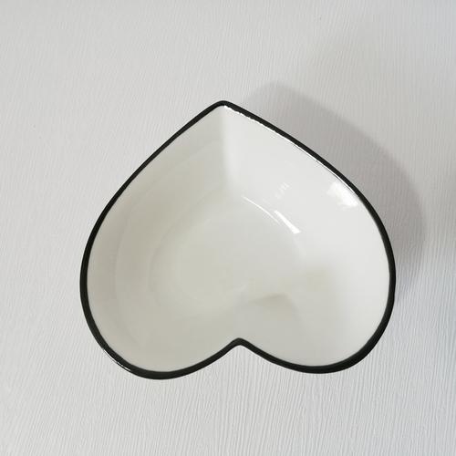 

Черная линия Белая керамическая тарелка в форме сердца Кухонная посуда Посуда для влюбленных Тарелка особой формы Кухонная утварь Фарфоровая новая