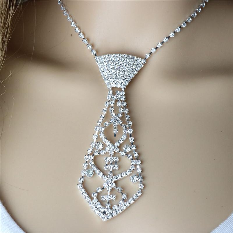 

Luxury Temperament Shine Brightly Full Rhinestone Hollowed-out Bow Tie Necktie Necklace for Women Bride Wedding Creative Zircon