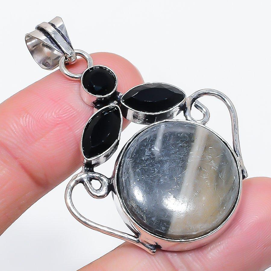 

Натуральная яшма зебра, шпинель, ювелирная подвеска из серебра 925 пробы, 2,13 L8A87