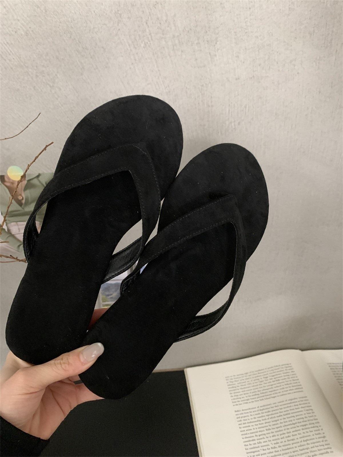 

Новые ретро платформенные шлепанцы женские пляжные сандалии с перемычкой модные универсальные повседневные крутые тапочки 35 чёрный