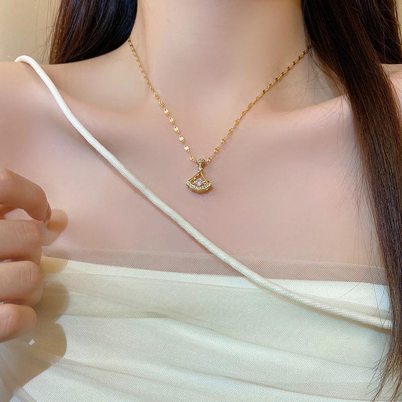 Titanium steel necklace female smart fan pendant collarbone chain 100 matching wholesale