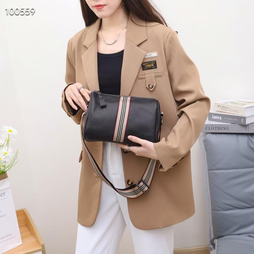 Factory fashion leather bag women's new fashion Boston pillow bag first layer cowhide shoulder messenger bag