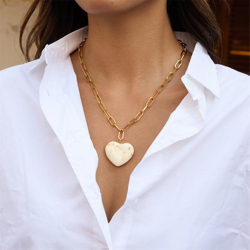 Adjustable Heart Shaped Necklace Lightweight Resin Charm Stainless Steel Chain Fashion Jewelry Gift