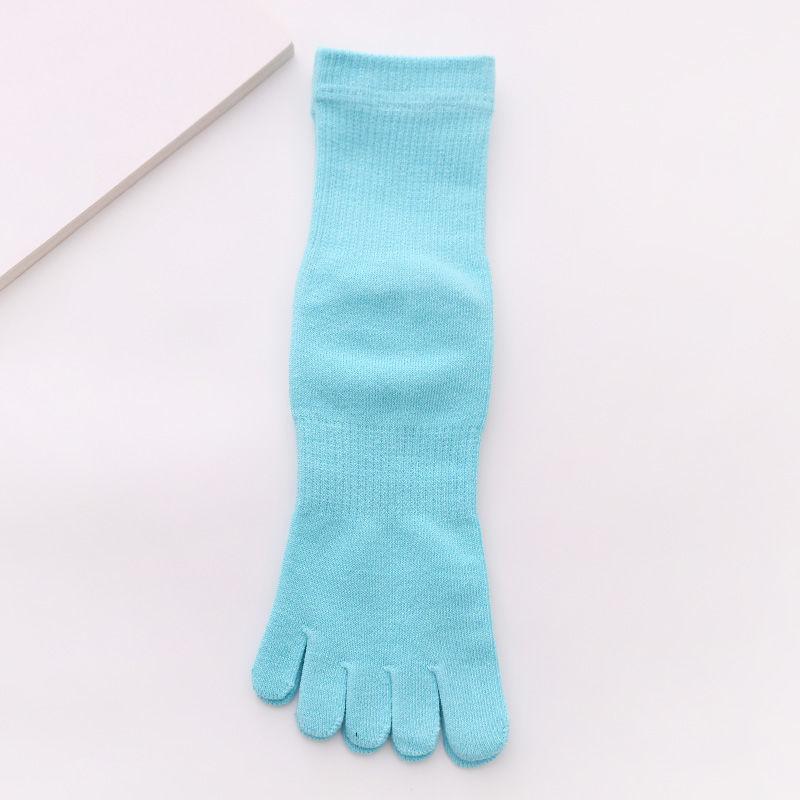 Women's Five-Toe Mid-Calf Split-Toe Socks: Solid Color, Sweat-Wicking, Cute, for Spring, Autumn, Winter