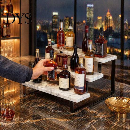 Espositore per Bottiglie in Ferro Scaffale per Liquori, Organizzatore Scaffale per Sciroppi da Caffè, 3 Gradini da Banco Decorativo per Vino per Bar Mini Armadietto, Scaffale Retrò per Casa Whiskey