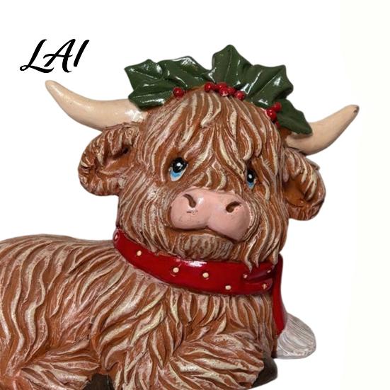 Decorative Resin Sculpture 2Pcs Christmas Highland Cow Figurine Yak Statue with Red Holiday Gift for Her Scarf Cute Animal Desktop Ornaments