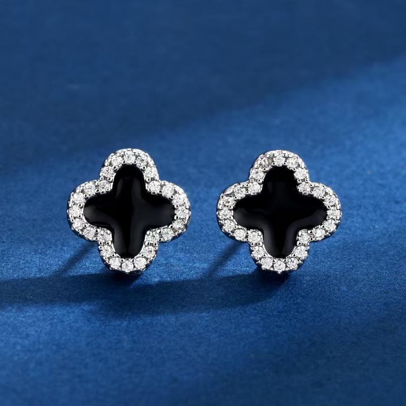 Diamond Inlaid Four-Leaf Clover Earrings: Chic, Elegant, and Trendy 2025 Style for Women.