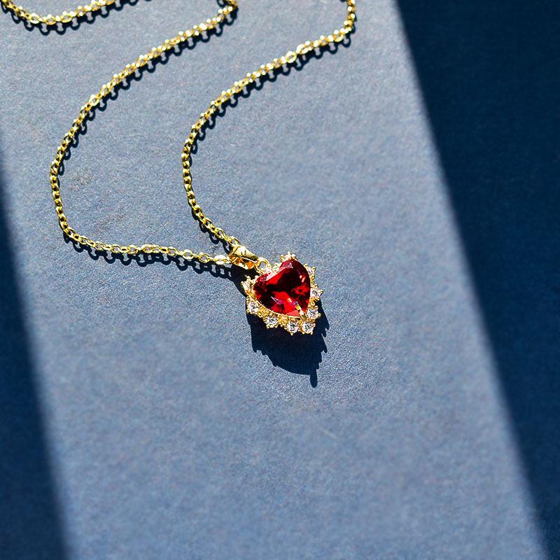 Titanium Steel Necklace Light Luxury Design High-Grade Red Zircon Peach Heart Simple And Versatile Model