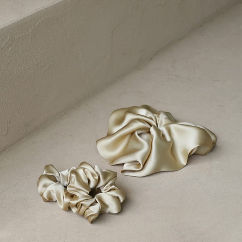 AVVINA PELLE Silk Scrunchie (S) - Champagne Beige