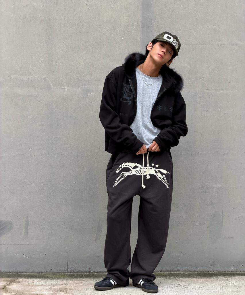 AMOU Bone Horse Sweat Pants Black
