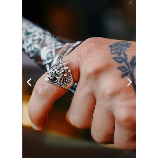 Anello Regolabile Teschio Spinato Placcato Argento Antico