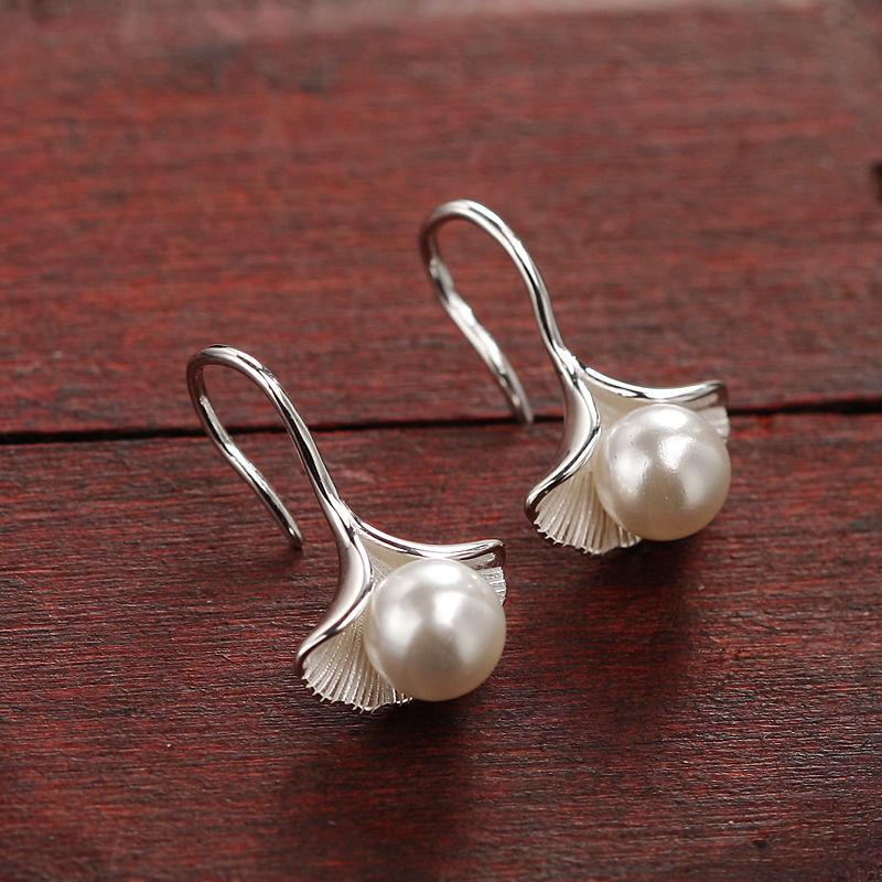 

New Leaf Earrings, Earrings, and Accessories for Women with A Simple and Elegant Style