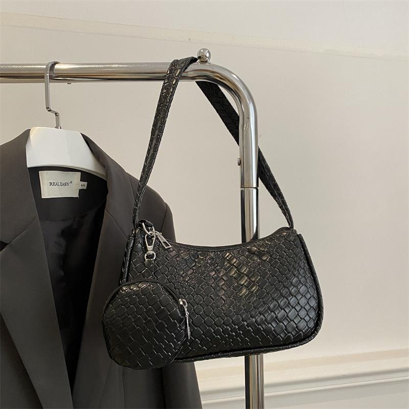 Niche woven bag women's spring popular crossbody bag foreign style fashionable and elegant one-shoulder underarm bag