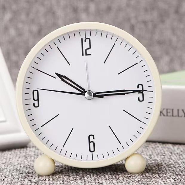 Stylish Silent Metal Alarm Clock for Students' Desks & Nightstands, Perfect for Living Room or Bedroom.
