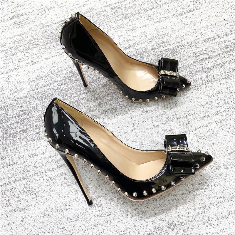 Eleganta damsingelskor med nitar och rosetter, moderiktiga smala högklackar, klänningar och överdimensionerade skor