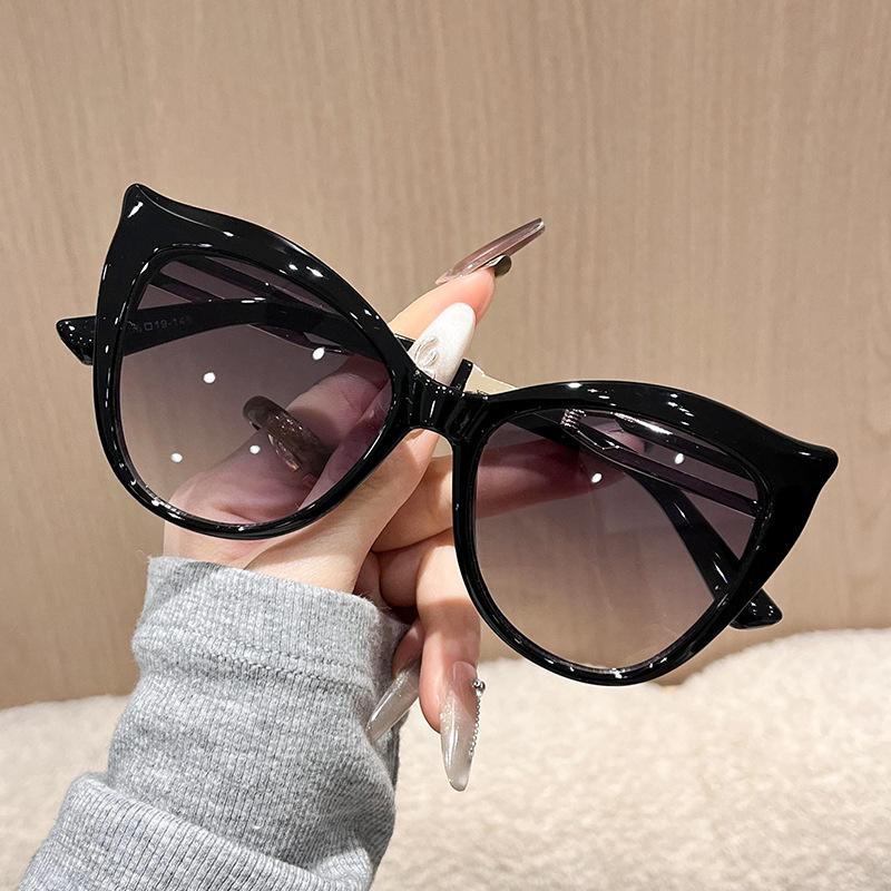 Vintage Cat Eye Sunglasses for Women, Gradient Lens Trendy Oversized Outdoor Sun Glasses