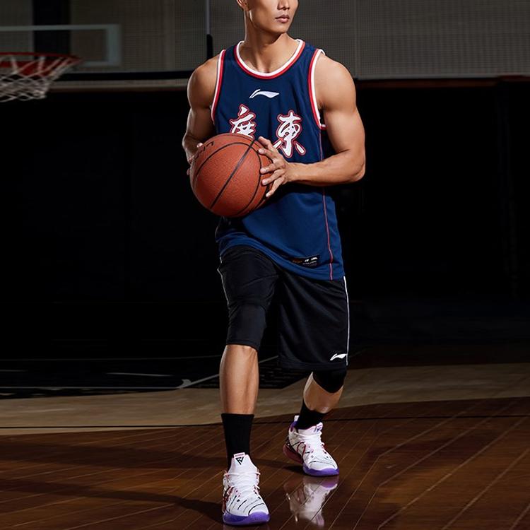 Li-Ning Serie CBA Corte Recto Transpirable Edición SW Fan Temporada 21-22 Equipo de Guangdong Yi Jianlian No. 9 Camiseta de Baloncesto para Hombre Tops Azul Profundo AAYR755-1