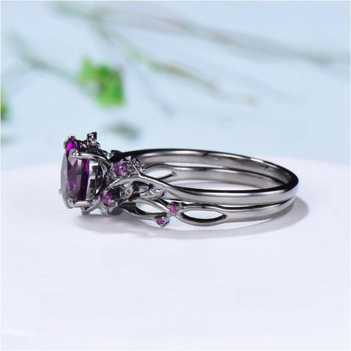 Vintage Style Adjustable Ring Set for Women Elegant Design with Intricate Detailing and Gemstone Accent Suitable for Daily Wear and Special Occasions