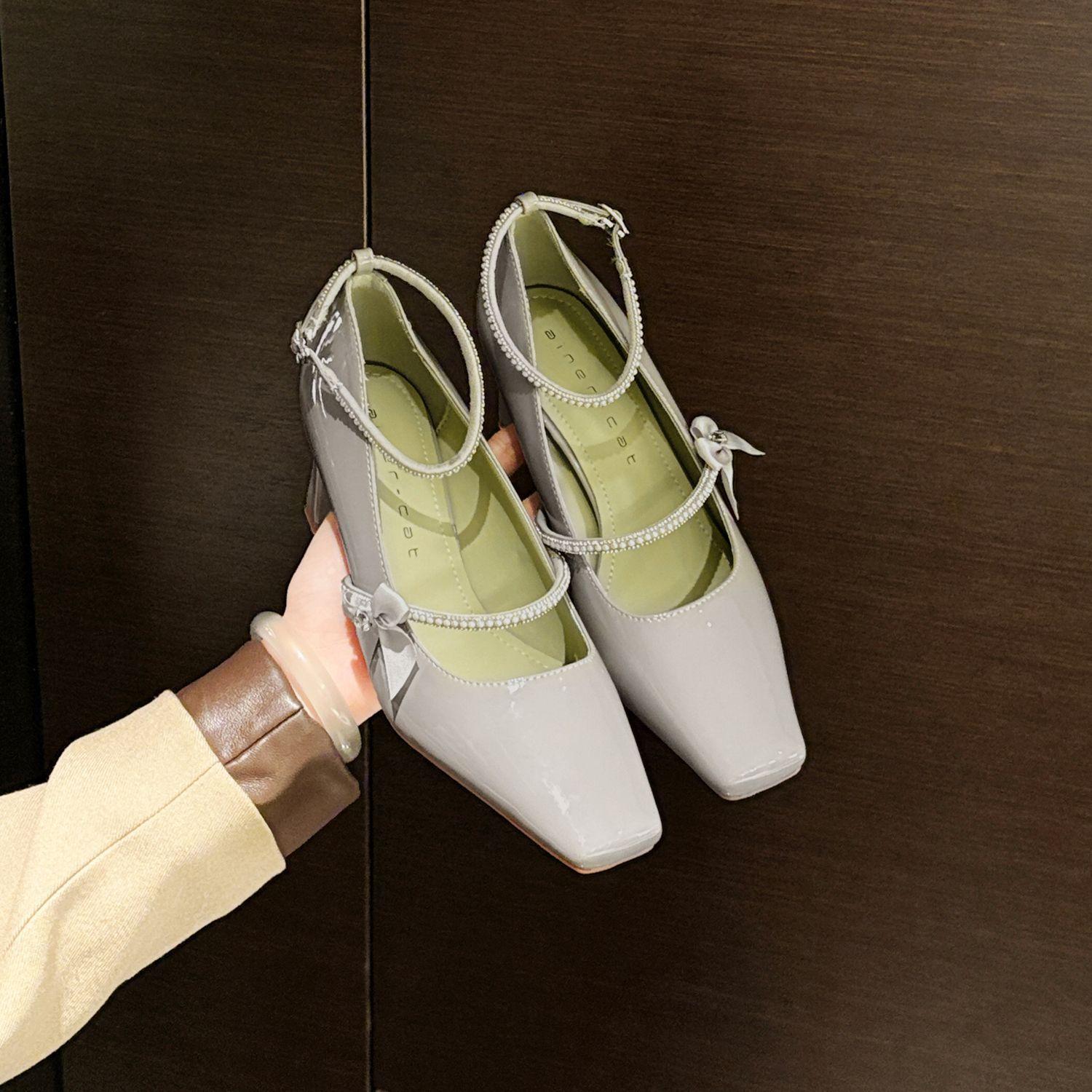 

6407 high heels women s thick heels 2025 new patent leather Mary Jane shoes square head word with bow single shoes 39