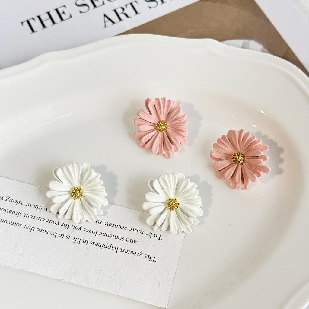 Lovely Spring Summer Daisy Flower Earrings For Women Korean Jewelry 2025 Trendy Sweet Blossom Stud Earrings Jewelry Gifts