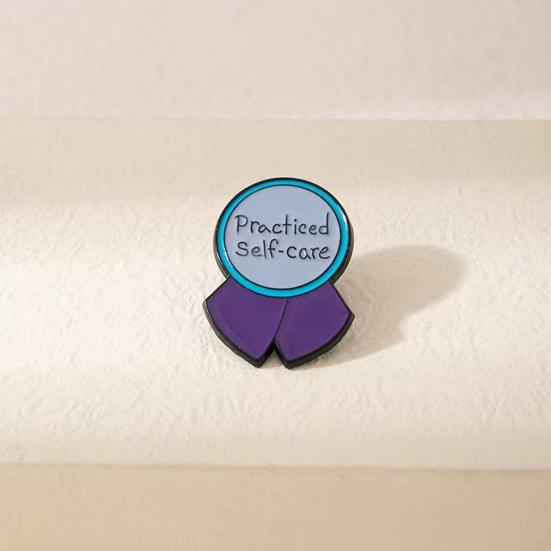 Zinc Alloy English Letter Brooch: Colorful, Personalized Badge Ornament