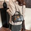 Winter Retro Portable Red Bag Women's 2025 New Fashion Versatile Small Square Bag Simple Versatile Messenger Bag
