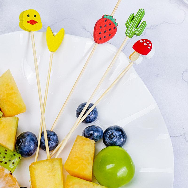 100 Stück Einweg Bambusspieße Weihnachten Obstgabeln Karamellapfel-Stäbchen Kreative Cocktailspieße Partydekoration Bambusstäbchen