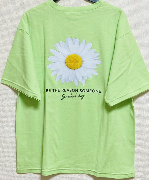

[USED] T-shirt with daisy flower back print, short sleeves, dreamy and sickly cute print, colorful