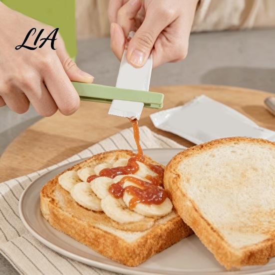 Manual Squeezing Device 2PCS Food Sauce Bag Squeezer, Durable ABS Kitchen Tool, Easy Rinse Gadget Waste Reduction Flexible Extractor Tool for Picnics