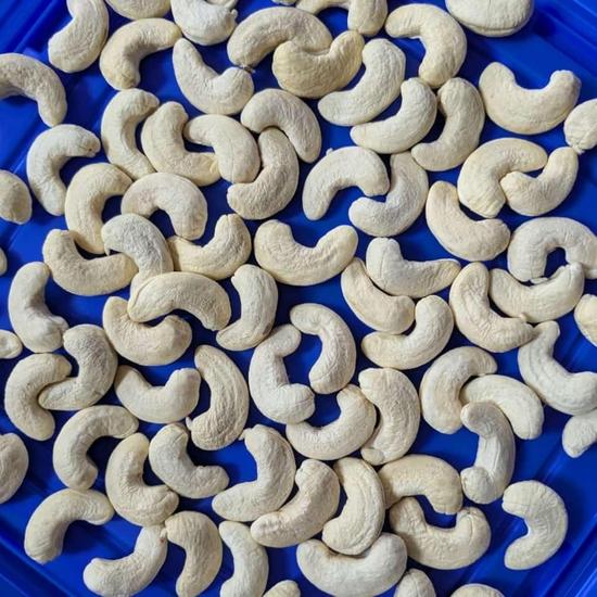 LDF UTTAM Cashews 250 Grams | Natural and Unsalted Whole Cashew | Premium Kaju Ideal for Dieting, Snacking, Cooking, and Baking
