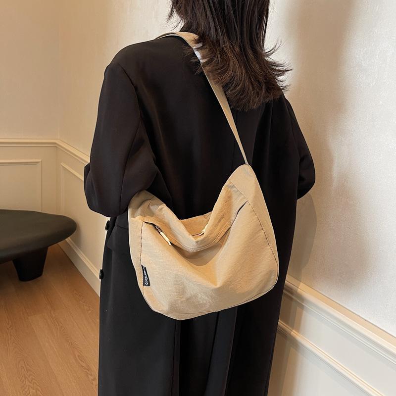2025 new casual cloth bag niche design large-capacity bag women's shoulder crossbody fashion commuter tote bag