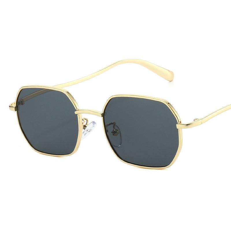 Fashion Sunglasses Women Metal Frame Square Sunglasses Steampunk Anti-UV Glasses Simple Personality Large Frame Sunglasses UV400