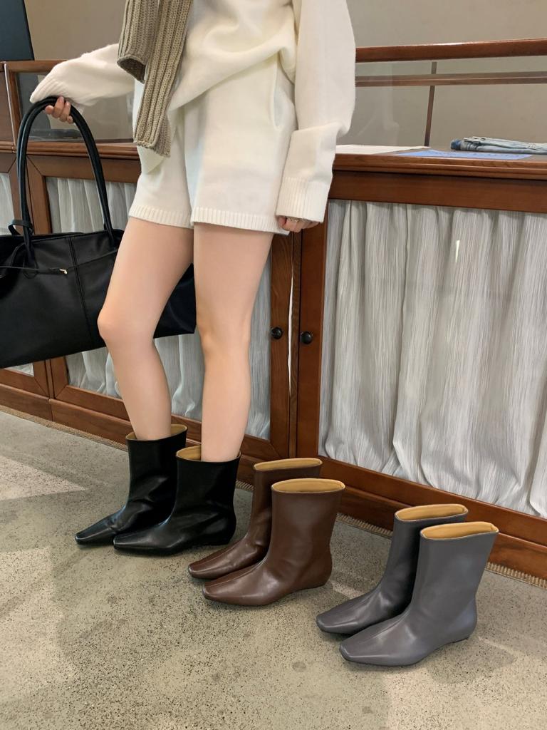 2025 Fashion Square Head One-pedal Slope Heel Short Tube Wide Boots Women's Solid Color Retro British Style Cowhide Fashion Boots