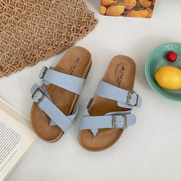 

Fashion Female Shoes Slippers Casual Slides Rubber Flip Flops 2025 Luxury Flat Hawaiian Retro Shoes Woman 2025 Rubber Flip Flops Slipper 35
