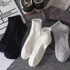 Herren Trendige Schwarz & Weiße Niedrig Geschnittene Geruchsresistente Schweißabsorbierende Kurze Socken für den Sommer