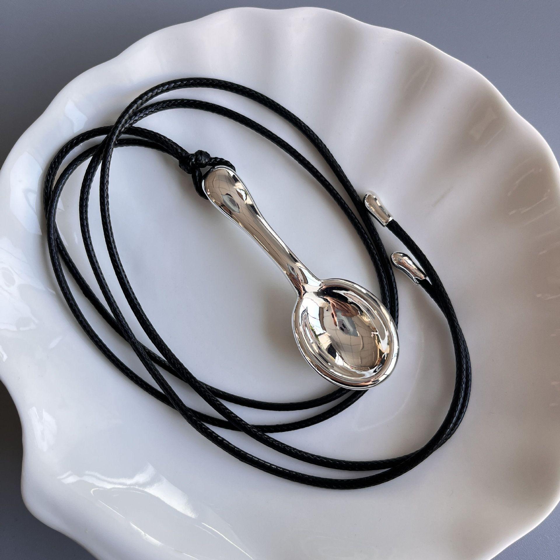 

Серебряная металлическая ложка подвеска свитер цепь женская ниша темперамент стиль чувство индивидуальности длинные аксессуары ожерелье осень новинка