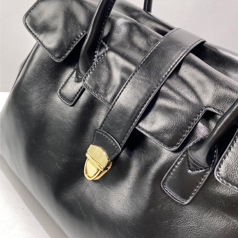 Luxury Women's Briefcase Designer Bag and Bag New In PU Leather Vintage Simple Large Capacity Lock Displacement Lady Tote
