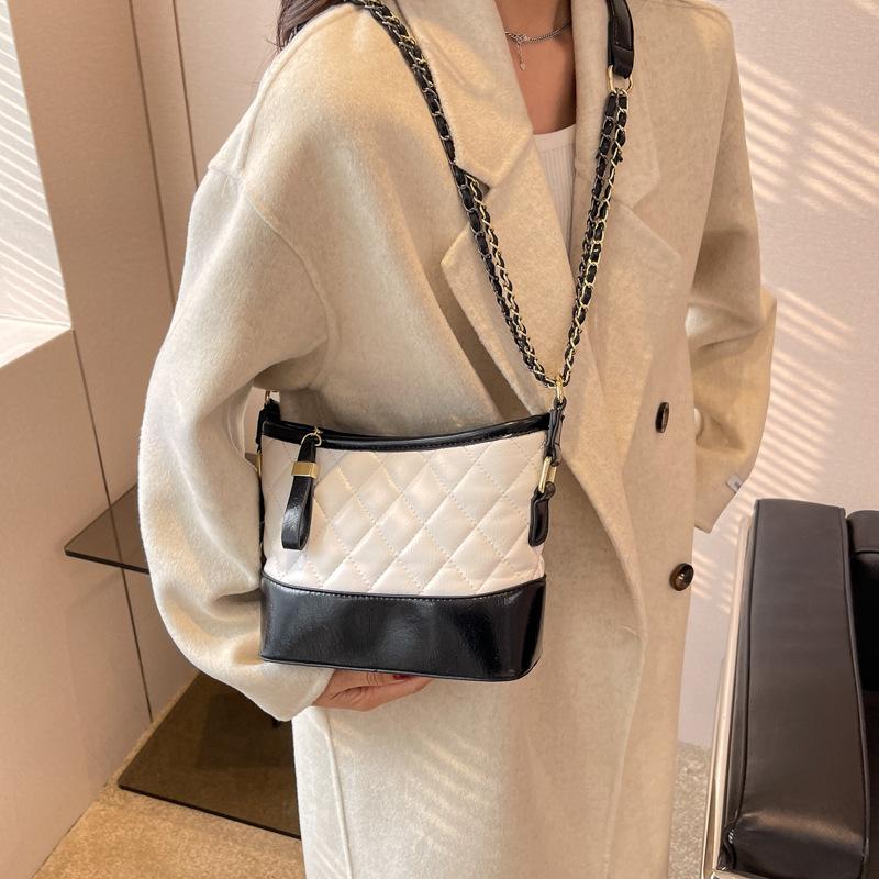 This year's popular bag versatile women's bag 2025 new fashion diamond chain splicing single shoulder crossbody stray bag