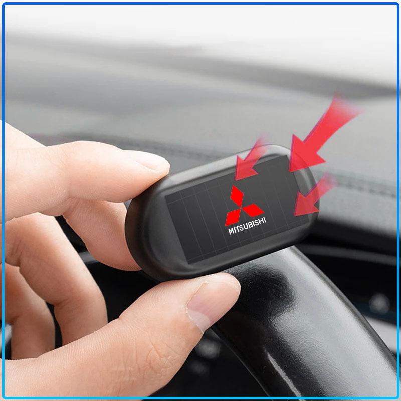 Per Mitsubishi Lancer 7 8 I200 Pajero Montero Sport Outlander Mirage 1pz Auto LED Lampeggiante di Avvertimento Wireless Antifurto Lampada di Attenzione Accessori Emblema