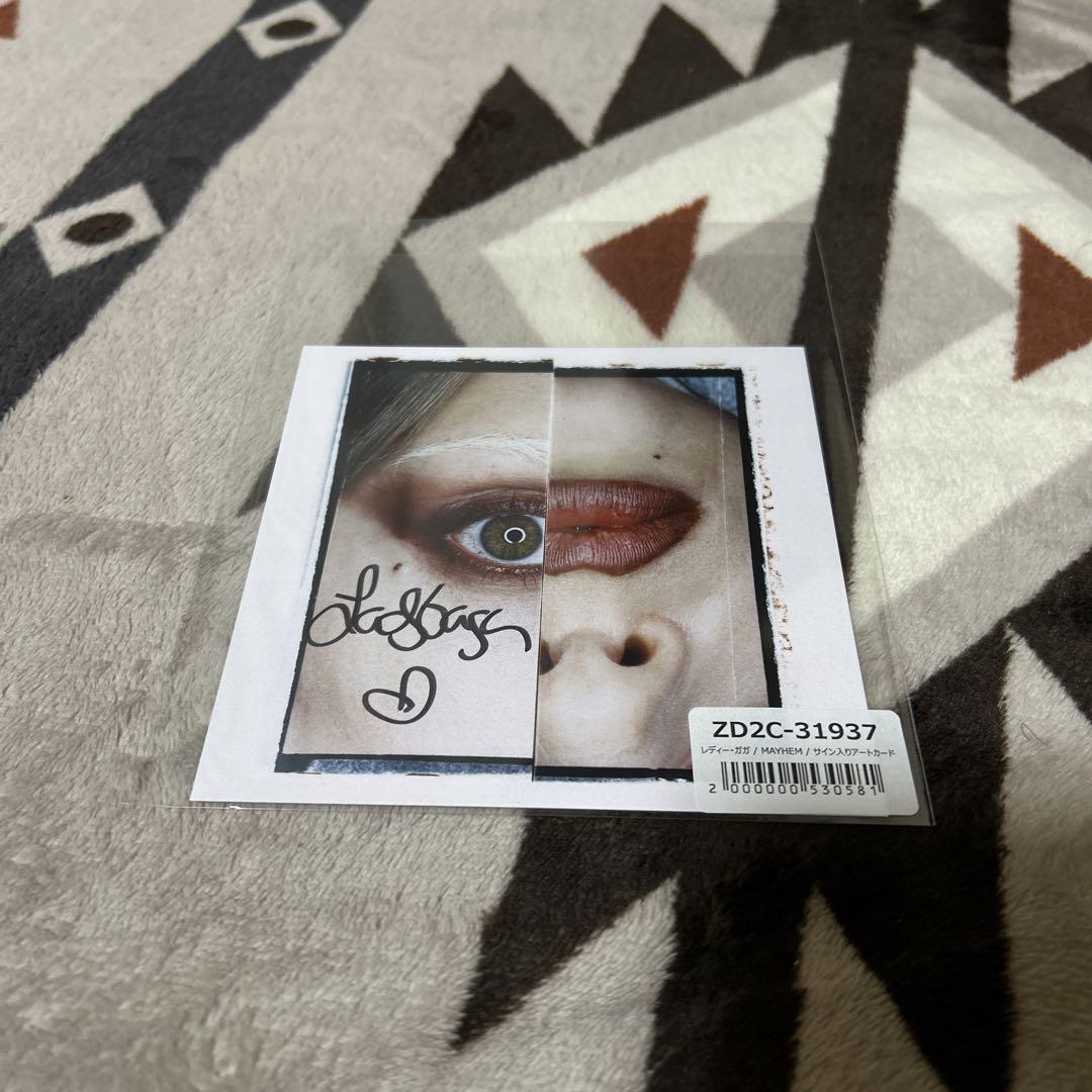 

[ВИКОРИСТАНО] Картка з автографом до альбому Lady Gaga Mayhem