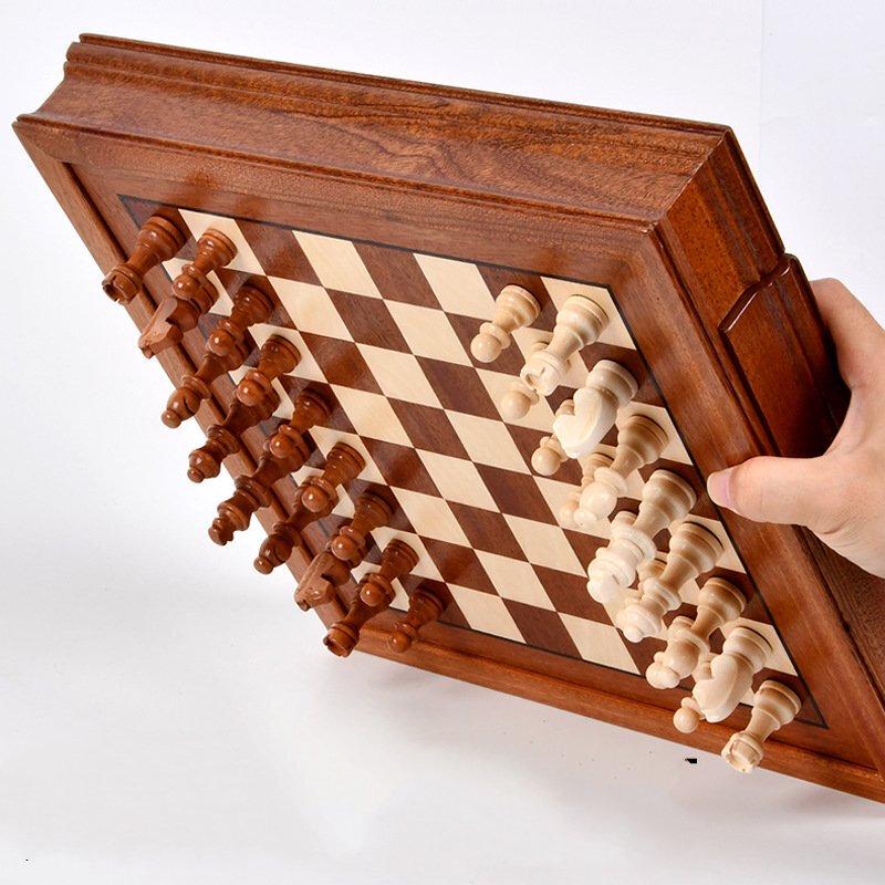Магнитный набор для игры в шахматы Brangdy из массива дерева с выдвижным ящиком