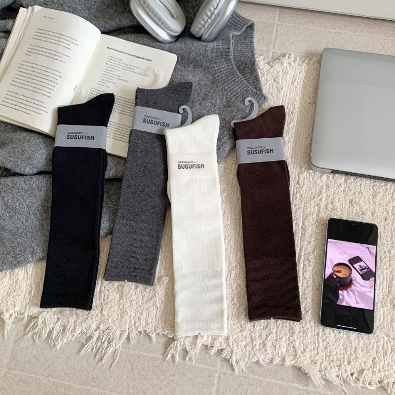 Basic solid color slim calf socks gentle wind soft waxy skin-friendly autumn and winter cotton socks Zhuji pure cotton women's medium tube socks