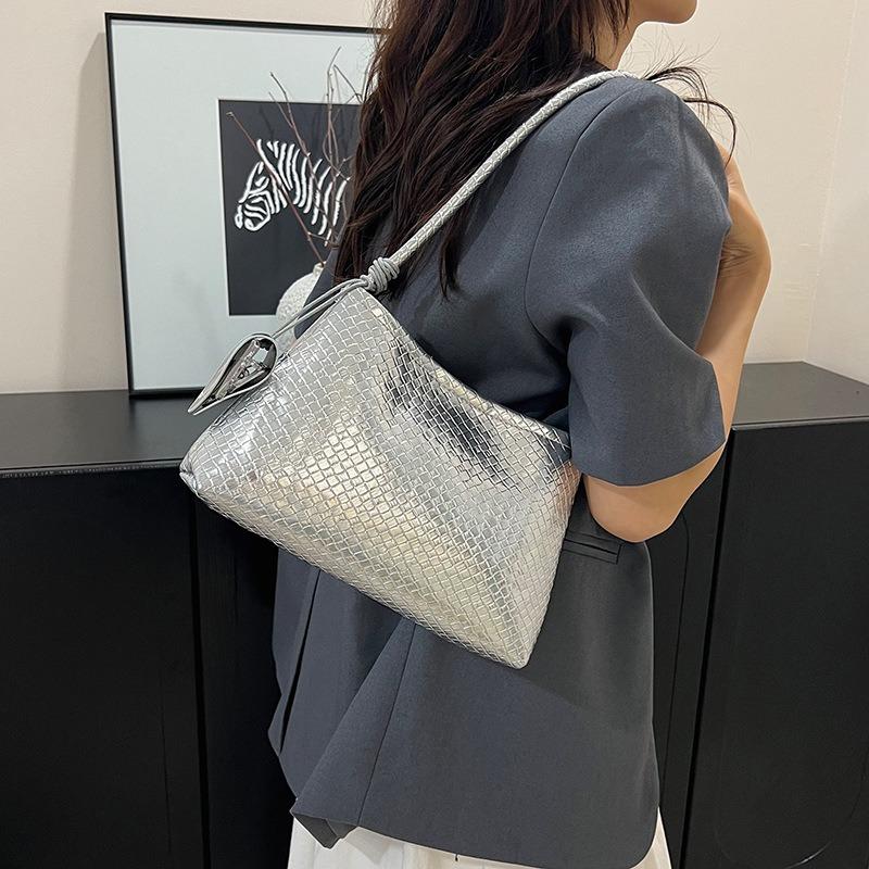 New Popular Niche Temperament High-end Hand Bag Fashion Woven Bag Shoulder Underarm Baguette Bag