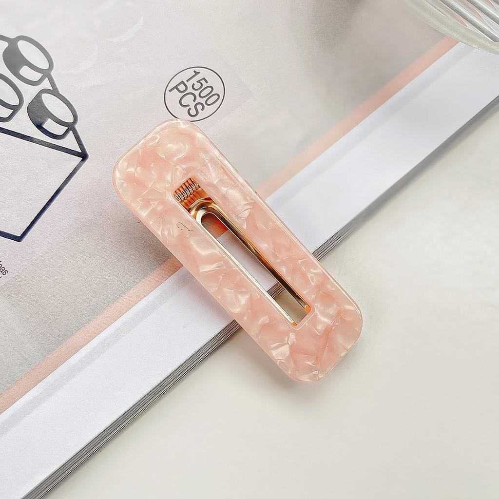 Barrette à cheveux en acrylique imprimé léopard: Barrette à frange rétro haut de gamme pour femmes