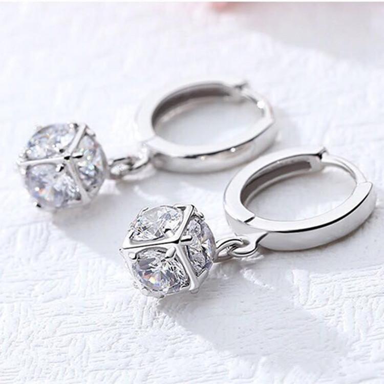 

Серьги в форме кубика Рубика из стерлингового серебра 925 пробы, корейские модные женские кубические серьги, персонализированные серьги-клипсы earrings белый