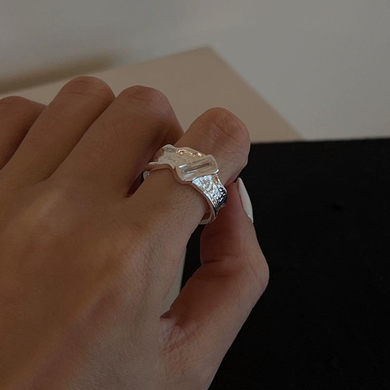 Kleiner quadratischer Diamantring Damen Vielseitige Persönlichkeit Nische Design Sinn Leichter Luxus Schlichter kalter Wind Ring