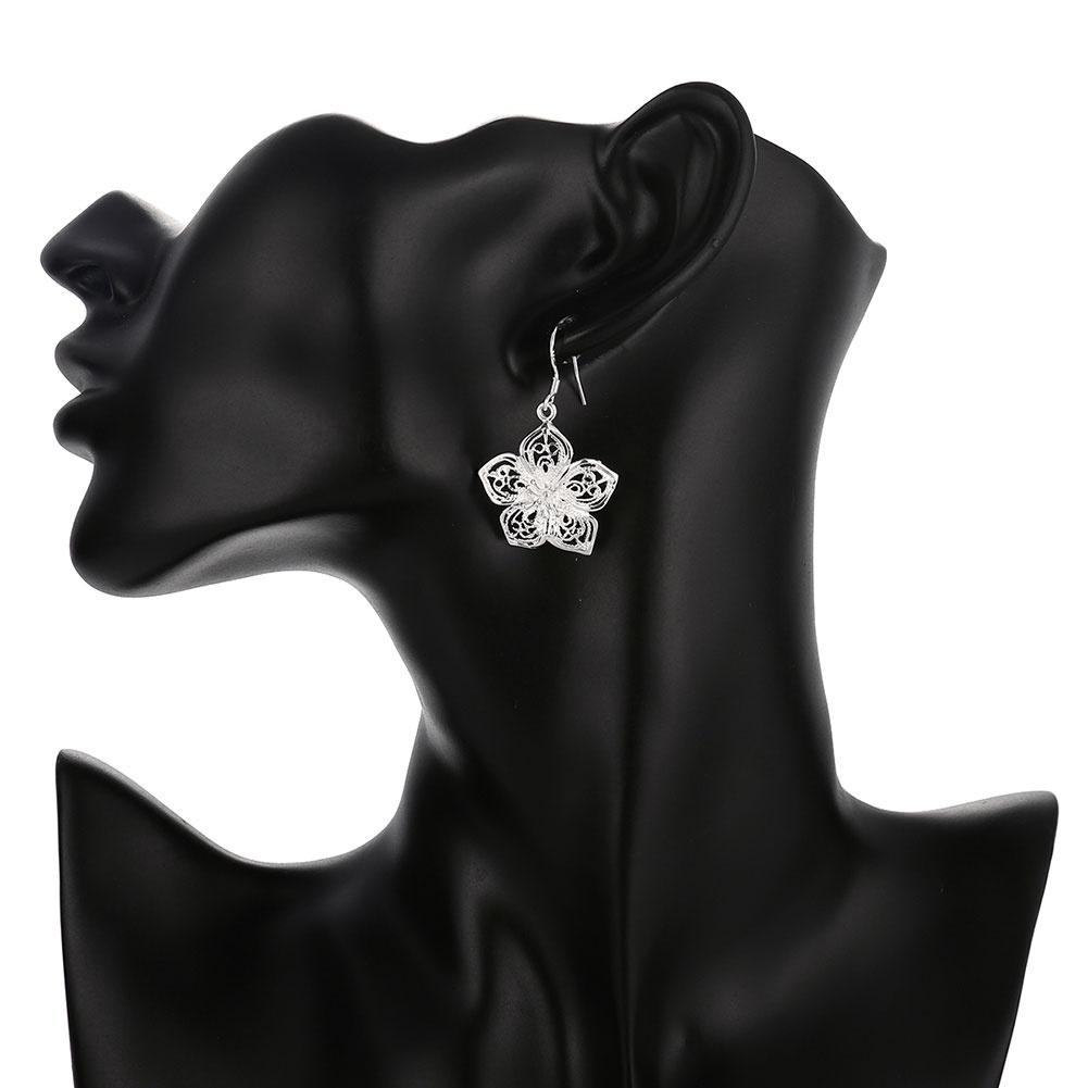1Pair French Retro Rose Stud Earrings High-end Beauty Empty Flower Earrings Women's Earclips