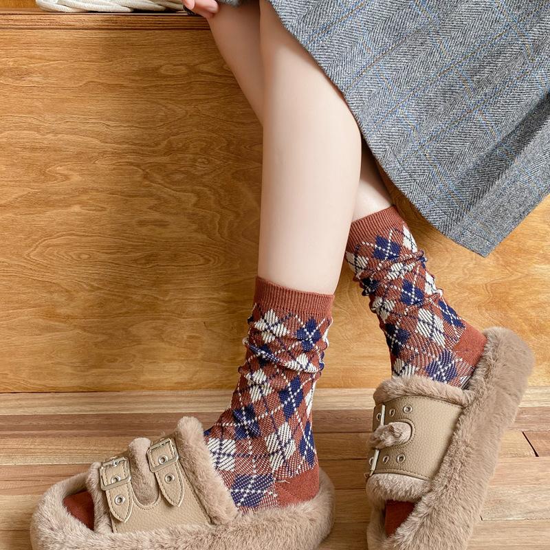 Retrofarbene High-Top-Socken für Damen im Herbst und Winter und Mid-Top-Socken aus gekämmter Baumwolle für Damen im Frühling und Herbst