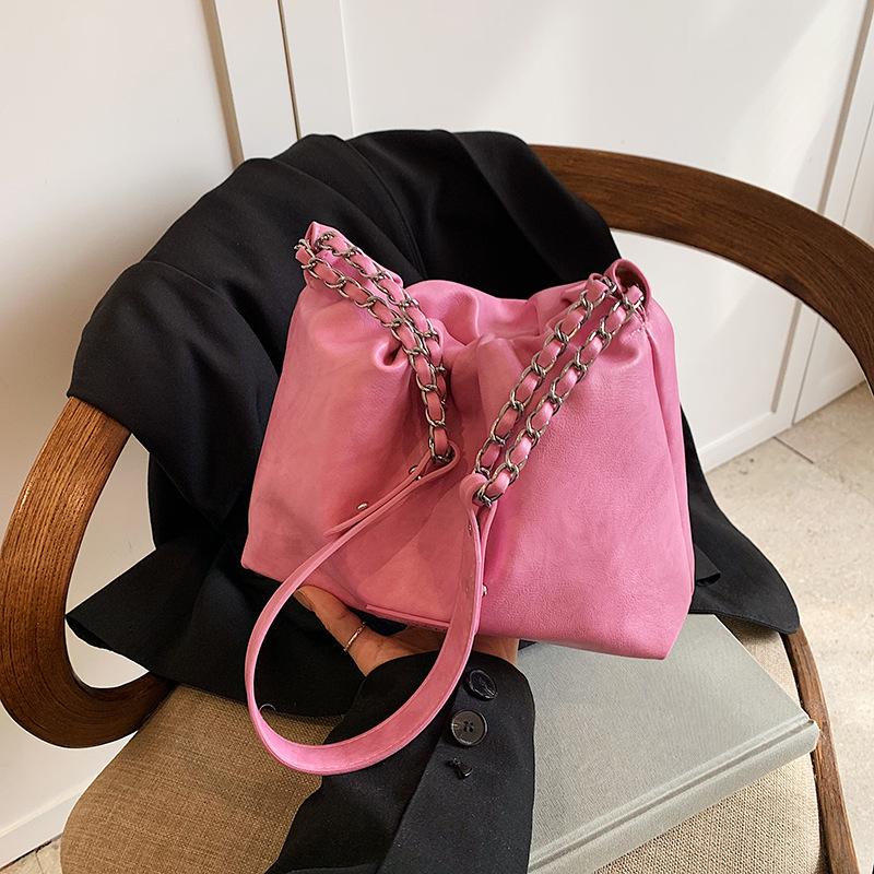 Simple and versatile bag women's spring summer 2025 new leisure this year popular messenger bag chain shoulder bucket bag