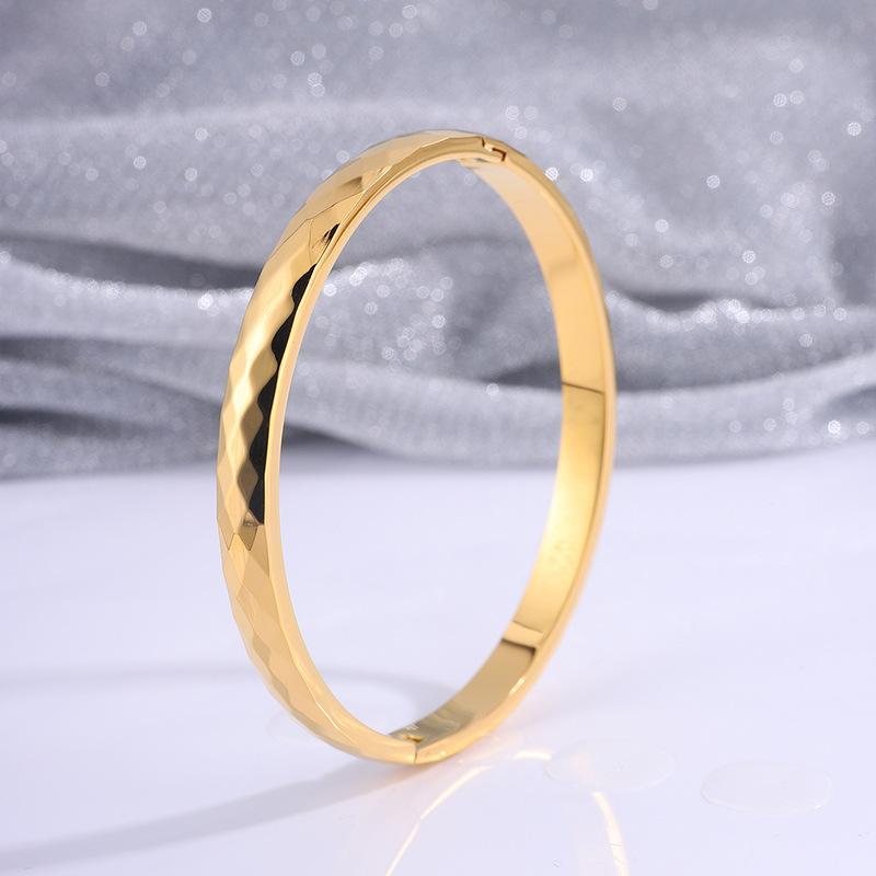 Women's Rhombus Fashionable, Simple and High-end Bracelet with Round Opening and Irregular Shape